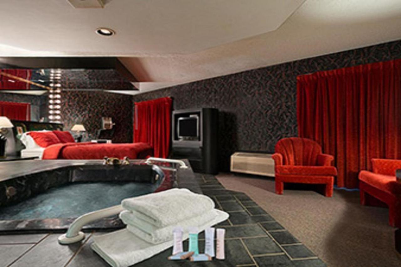Travelodge Inn & Suites By Wyndham Muscatine Buitenkant foto